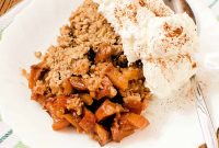 Slow-Cooker Caramel Apple Crisp Recipe for Fall Desserts