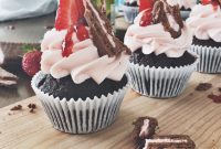 Strawberry Champagne Chocolate Cupcakes for Special Occasions