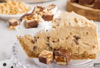 No-Bake Snickers Pie Recipe: Creamy Chocolate & Peanut Delight