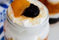 Blueberry Peach Parfait Recipe with Crumble Topping