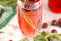 Sparkling 2-Ingredient Christmas Mimosas