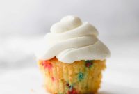 Funfetti Cupcake Recipe: Colorful Sprinkles & Vanilla Frosting
