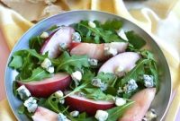 Peach and Gorgonzola Salad with Arugula and Balsamic Glaze