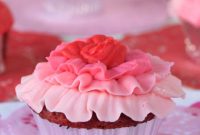 How to Make Ombre Ruffle Cupcakes: Step-by-Step Decorating Guide