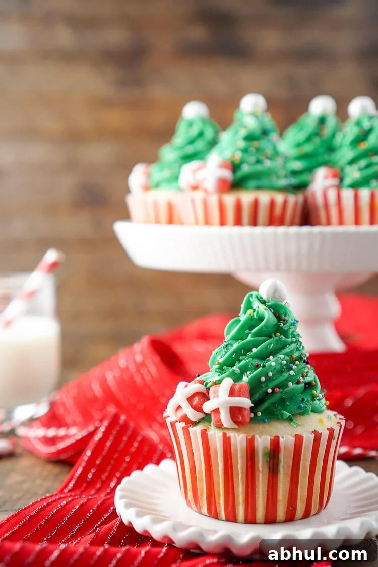 Decorated Christmas Tree Cupcakes - ideal for holiday parties