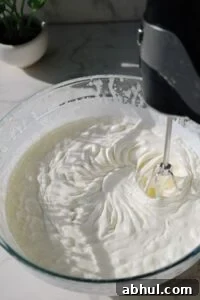 whip cream for strawberry pudding