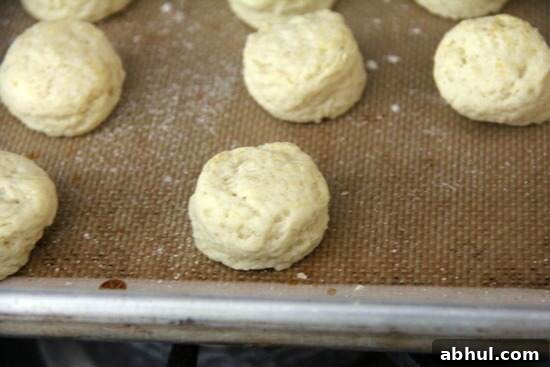 Mini Strawberry Shortcake Poppers Recipe | SnappyGourmet.com