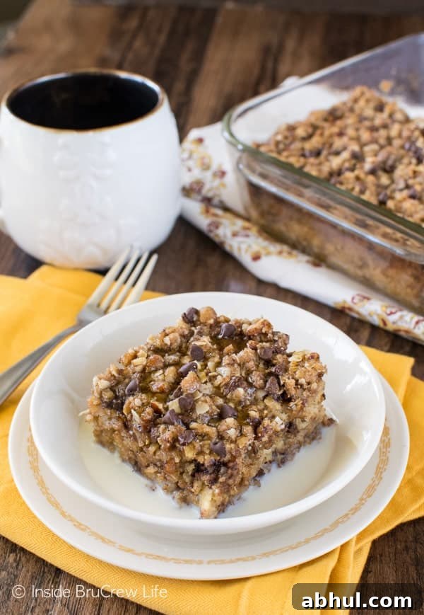 Chocolate Chip Banana Streusel Baked Oatmeal - bananas, oats, & chocolate make a delicious breakfast. Add some honey and milk for an awesome recipe combo!