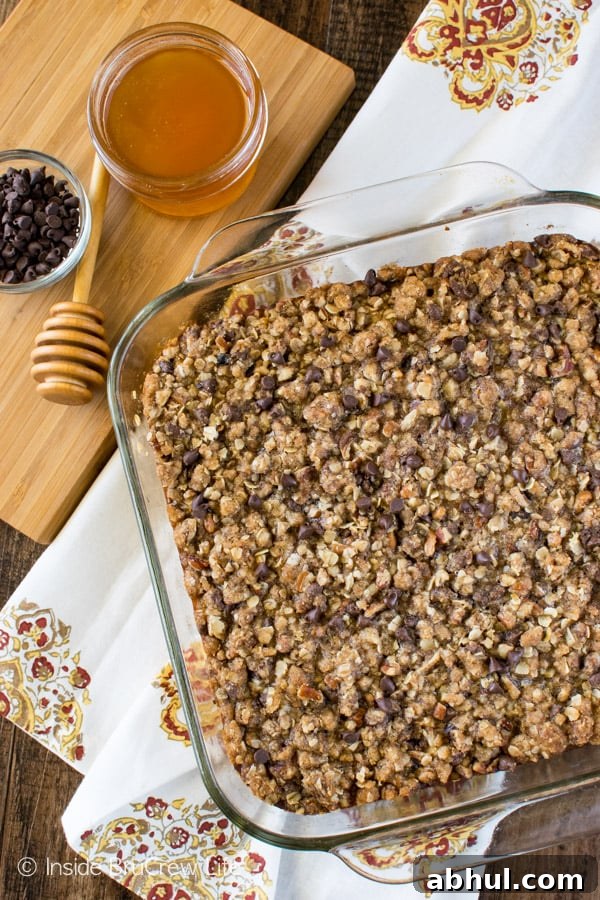 Chocolate Chip Banana Streusel Baked Oatmeal - easy breakfast recipe that is loaded with banana, oats, and chocolate!