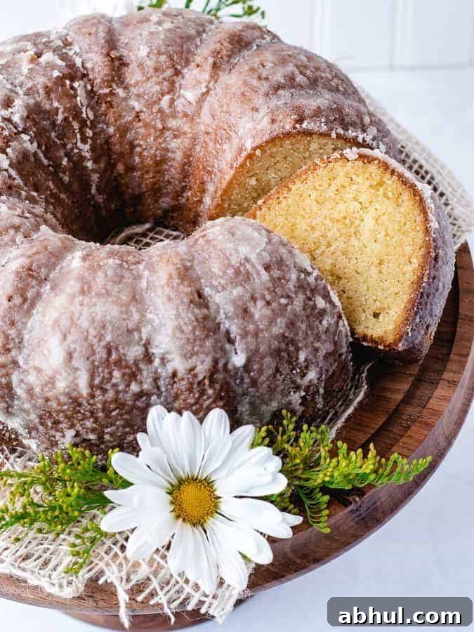 Bundt cake glazed with rum