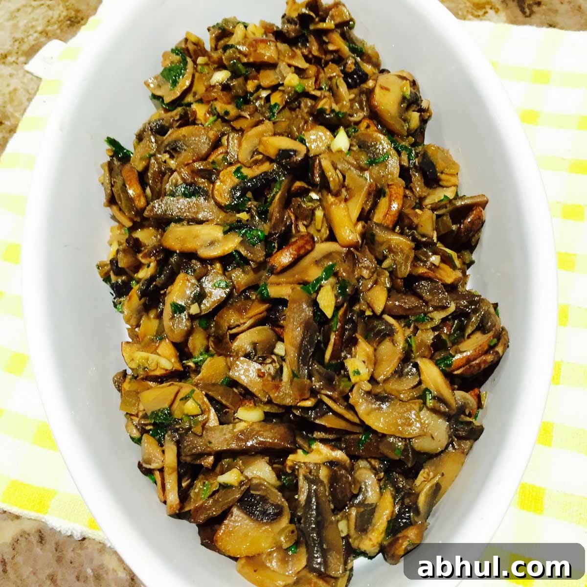 A bowl of chunky garlic mushrooms