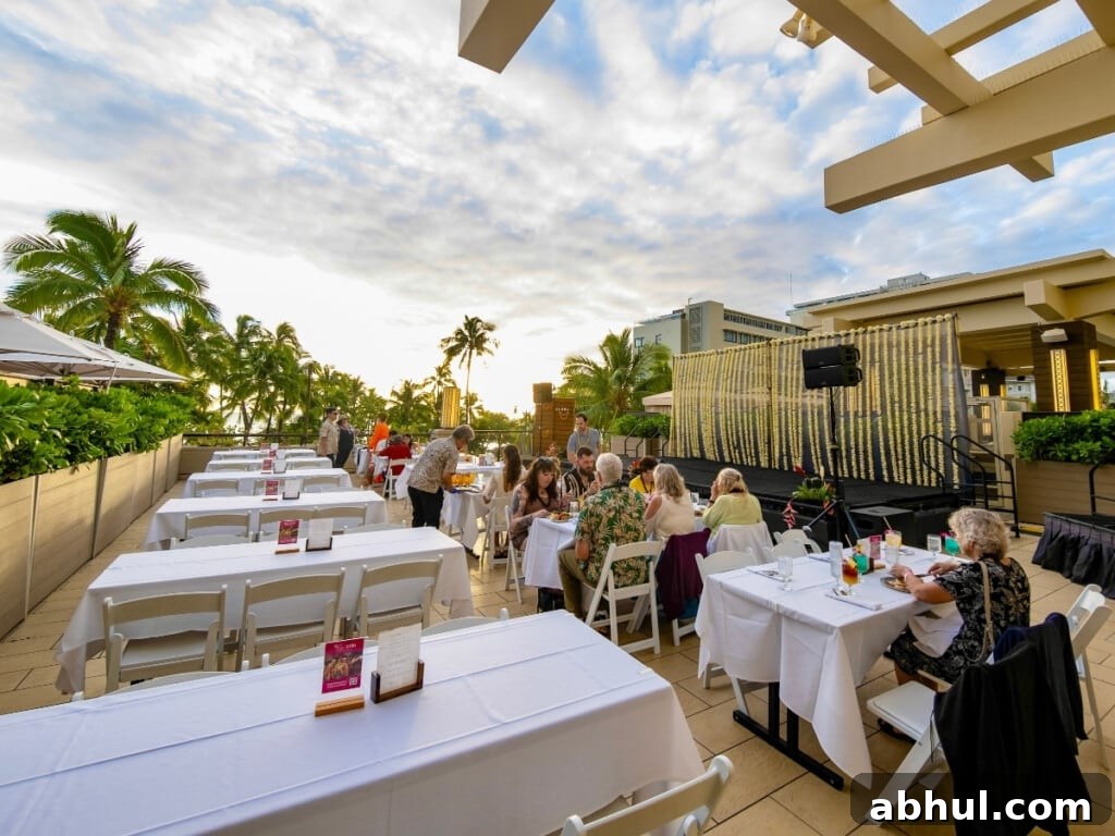 The intimate open air setting at the Nā Lei Aloha lūʻau.
