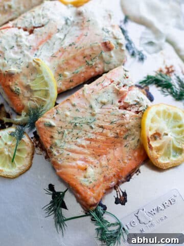 Baked salmon with dill sauce