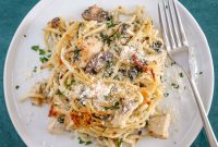 Creamy Chicken Tetrazzini Bake with Mushrooms