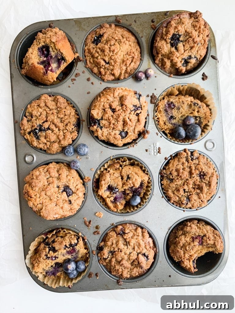 blueberry crumb muffins